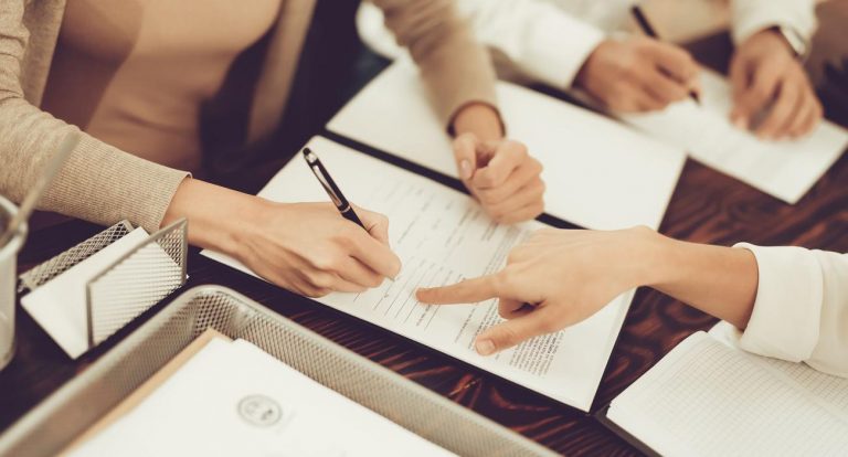 L’acheteur doit se conformer à des règles non mentionnées dans le contrat d’achat.