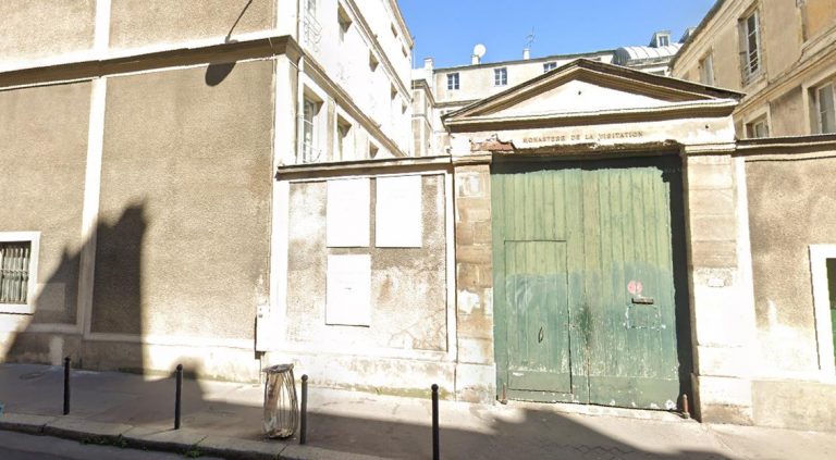 Les habitants de Paris s’inquiètent de la destruction imminente de ce monastère dans leur quartier.