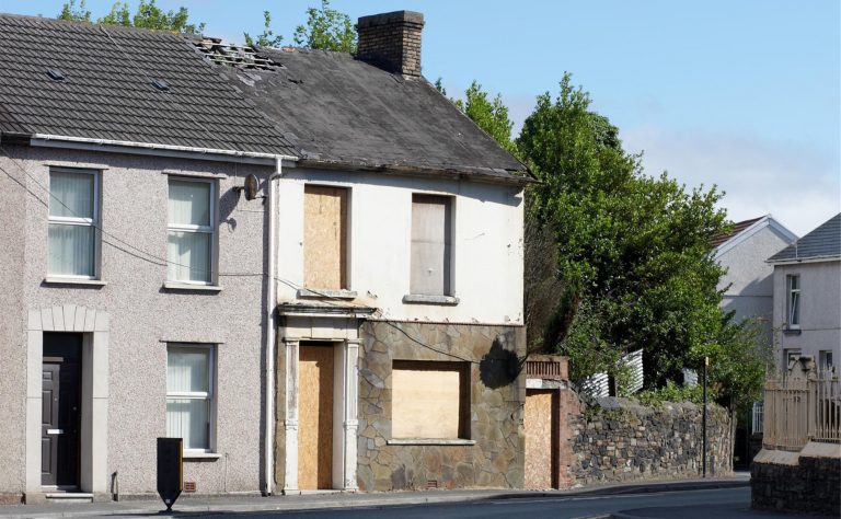 La maison est abandonnée après l’expulsion des squatteurs
