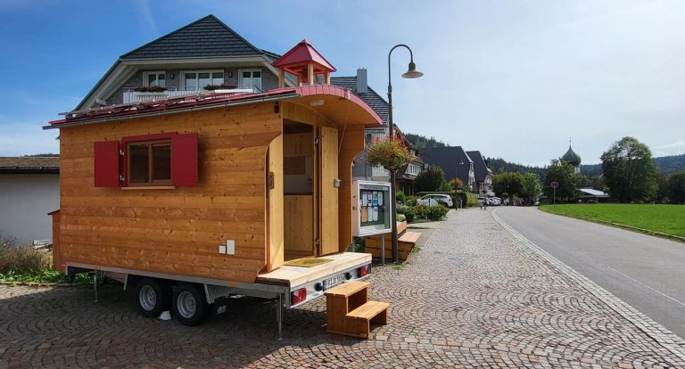 Une tiny house roulante sous forme de chapelle se déplace pour rencontrer les fidèles Une tiny house roulante sous forme de chapelle se déplace pour rencontrer les fidèles
