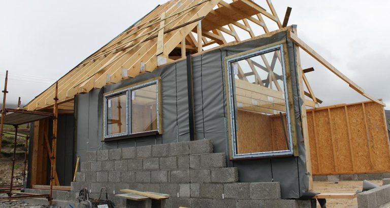 Il est impossible de demander des pénalités de retard si une maison neuve présente des défauts.