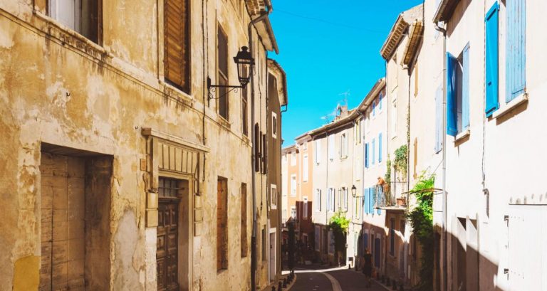 Un propriétaire squattant son propre logement locatif pour bénéficier de la protection de la loi. Un propriétaire squattant son propre logement locatif pour bénéficier de la protection de la loi.