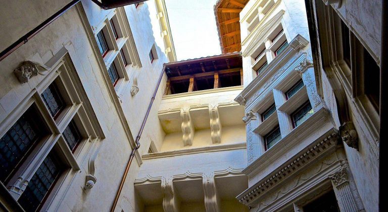 Un hôtel particulier du 16e siècle à Valence sera converti en appartements. Un hôtel particulier du 16e siècle à Valence sera converti en appartements.