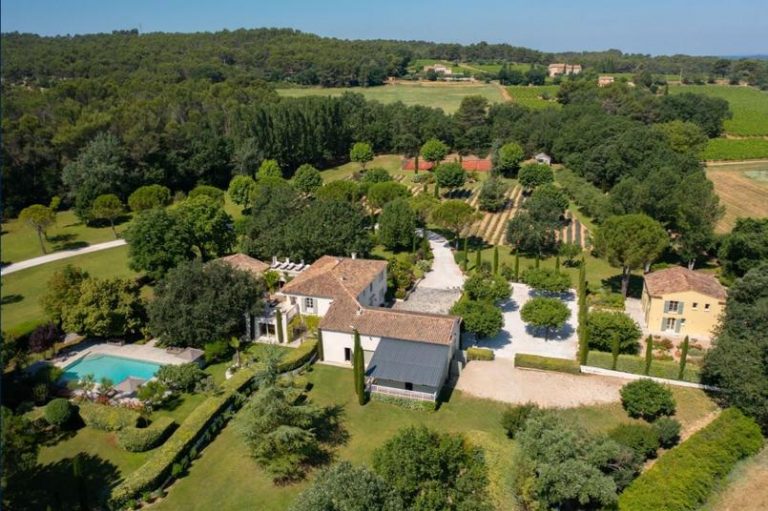 Louez cette villa de luxe dans le Sud et profitez de son parc de loisirs exceptionnel Louez cette villa de luxe dans le Sud et profitez de son parc de loisirs exceptionnel