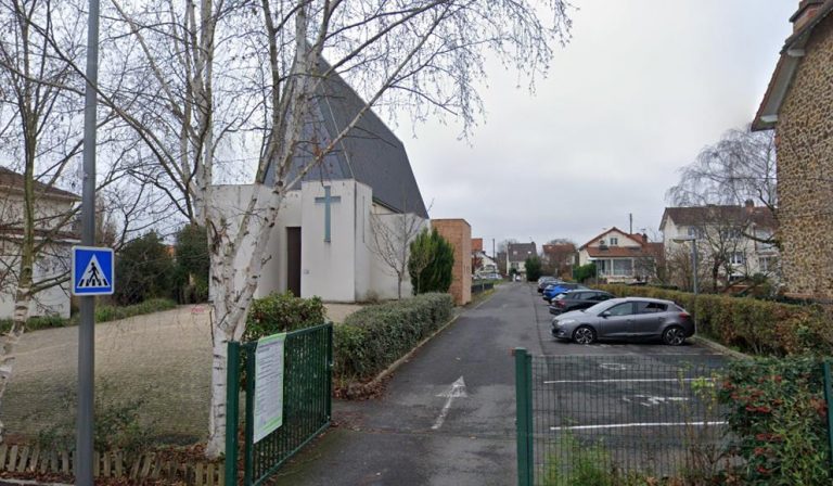 Des cloches d’église créent une controverse en région parisienne Des cloches d’église créent une controverse en région parisienne