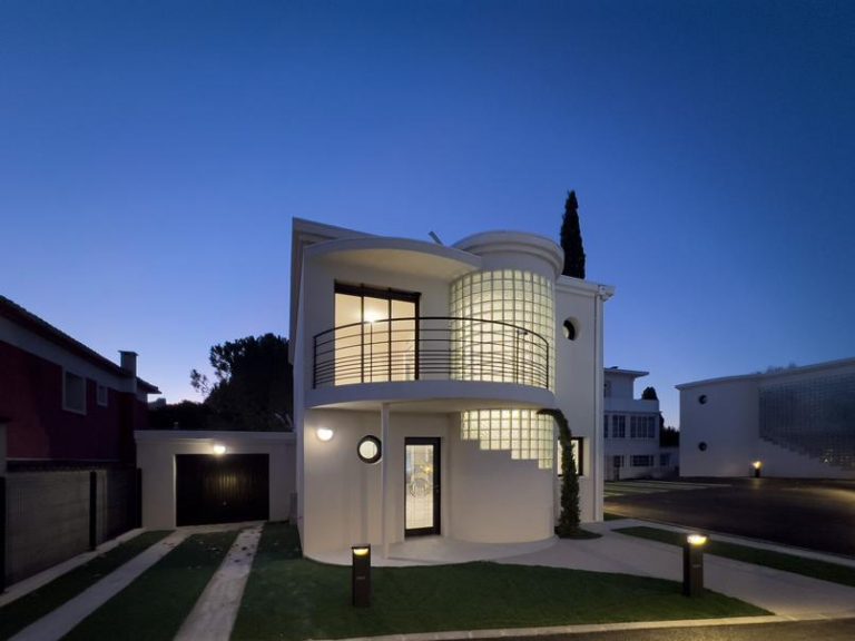 de maisons neuves qui offrent un style Art déco, éloigné de l’image habituelle de la villa moderne