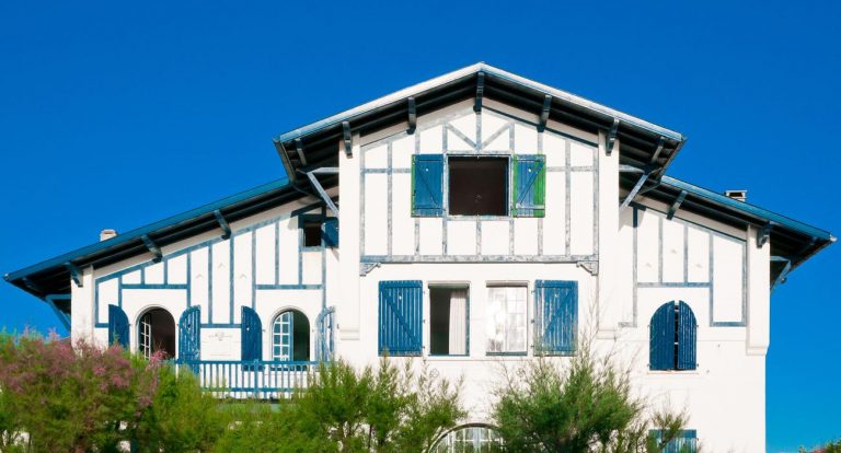 Une octogénaire prend une décision courageuse en vendant sa magnifique maison basque à perte Une octogénaire prend une décision courageuse en vendant sa magnifique maison basque à perte