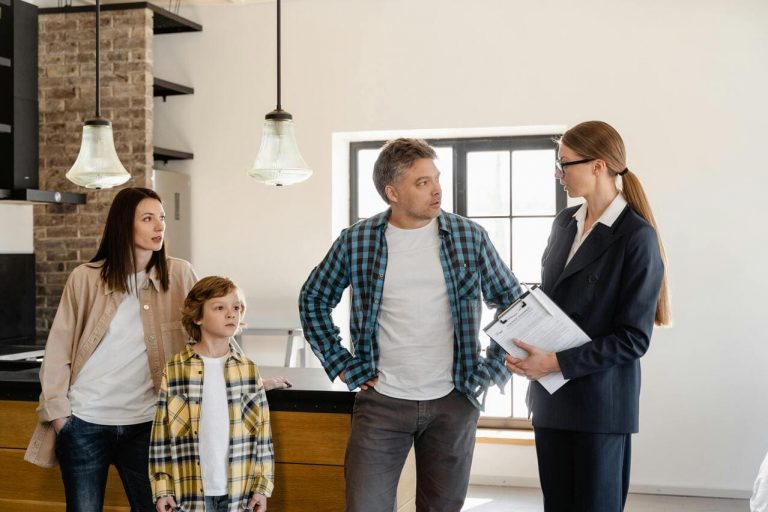 Quelles questions poser à un agent immobilier lors de la visite d’un bien en vente ? Quelles questions poser à un agent immobilier lors de la visite d’un bien en vente ?